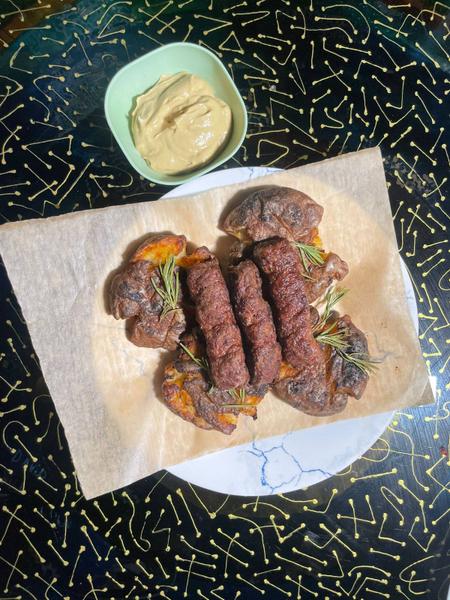 Mici Smash Combo ⭐ 2 Mici pe Cartofi Zdrobiți Crocanți, Condimentați 